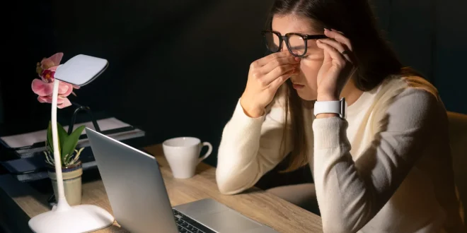 4 Cara Efektif Meredakan Mata Lelah Akibat Terlalu Lama Menatap Layar
