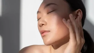 5 Kebiasaan Sederhana yang Membantu Wajah Tampak Lebih Kencang dan Radiant
