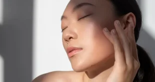 5 Kebiasaan Sederhana yang Membantu Wajah Tampak Lebih Kencang dan Radiant