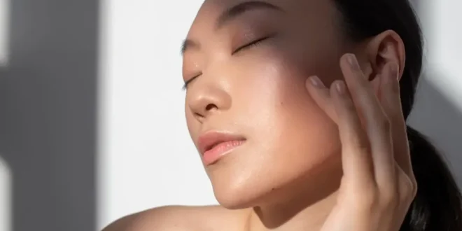 5 Kebiasaan Sederhana yang Membantu Wajah Tampak Lebih Kencang dan Radiant