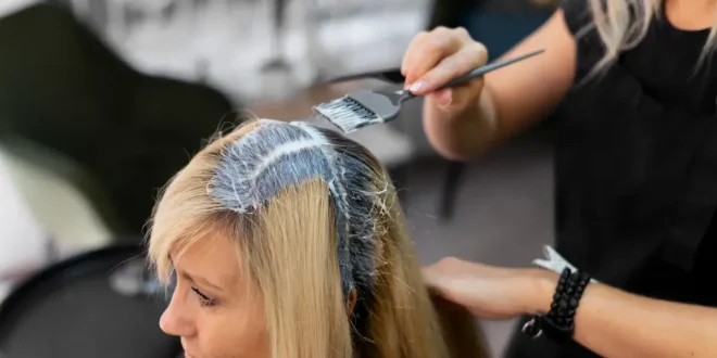6 Gejala Kulit Kepala Mengalami Masalah Akibat Terlalu Sering Menggunakan Pewarna Rambut