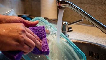 7 Benda di Dapur Ini Bisa Jadi Sumber Mikroplastik yang Masuk ke Tubuh, Apa Saja?