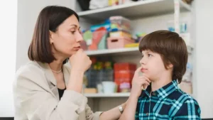 7 Cara Berbicara dengan Anak-Anak tentang Topik-Topik yang Serius Menurut Psikologi: Tips untuk Orang Tua
