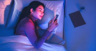 7 Efek Negatif Main HP Sebelum Tidur yang Bisa Mengganggu Hidup Anda