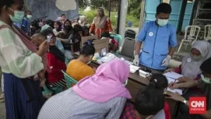 7 Hari Belum Padam: Warga TPA Jatiwaringin Tidak Berdaya