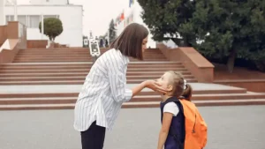 7 Kata Ajaib untuk Mengatasi Anak yang Menutup Diri dan Tidak Ingin Pergi Sekolah