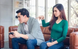7 Tanda Pasangan Bersikap Egois yang Perlu Diwaspadai dalam Hubungan