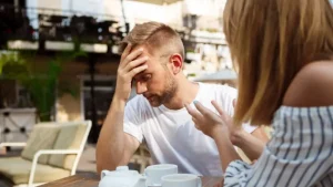 8 Alasan Mengapa Pria Menjauh dari Pasangan Saat Sedang Mengalami Kesulitan Menurut Psikologi