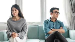 8 Alasan Mengapa Sebagian Orang Tetap Bertahan dalam Hubungan yang Kerap Menyakiti Dirinya Menurut Psikologi