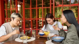 9 Ciri Frasa Khas Orang Pilih-pilih Makanan Saat Makan Malam: Apakah Kamu Termasuk?