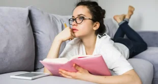 AI Jadi Tempat Curhat Baru Gen Z, Tapi Apakah Ini Benar-Benar Solusi?