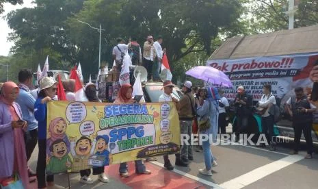 Aksi Dukung MBG Berujung Kontroversi: Klaim 1 Juta Relawan Hanya Dihadiri Ratusan Orang