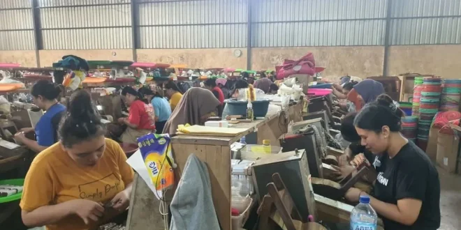 Ancaman PHK Massal di Depan Mata Aturan Penyeragaman Kemasan Kemenkes