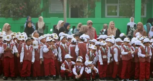 Ayah Rela Cuti Tiga Hari Demi Persiapkan dan Antar Anak Pertama ke Sekolah