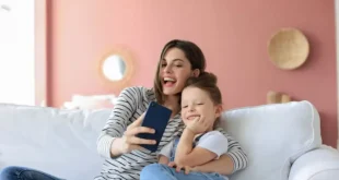 Bahaya Memainkan Ponsel di Hadapan Anak: Jika Anda Terlalu Sering Memainkan Ponsel di Hadapan Anak Mereka Akan Memandang Anda dengan 7 Hal Ini Menurut Psikologi