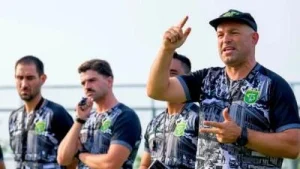 Bernardo Tavares Siapkan Strategi Baru: Bernardo Tavares Susun Menu Latihan Seimbang bagi Persebaya Surabaya Jelang Musim 2026-2027