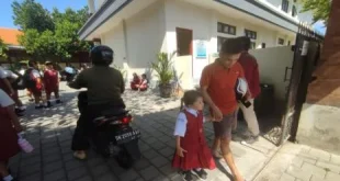 BKKBN Bali Gerakan Ayah Antar Anak Sekolah Selaras Budaya dan Peran Pria: Inisiatif Positif untuk Meningkatkan Partisipasi Ayah dalam Pendidikan