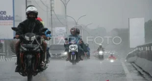 BMKG Waspada Potensi Hujan Disertai Petir di Sejumlah Kota RI, Apa yang Perlu Dilakukan?