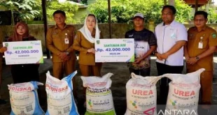 Bupati Natuna Berikan Perlindungan Sosial Melalui Penyerahan Santunan Rp42 Juta BPJS Ketenagakerjaan untuk Ahli Waris Petani