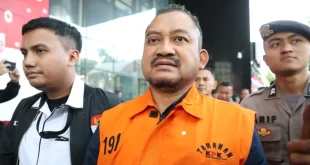 Bupati Pemalang Anom Widiyantoro Resmi Ditahan KPK Kenakan Rompi Oranye