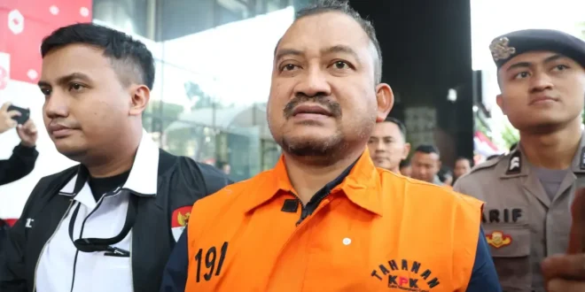 Bupati Pemalang Anom Widiyantoro Resmi Ditahan KPK Kenakan Rompi Oranye