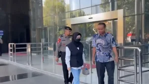 Bupati Sukoharjo Etik Suryani Terseret Kasus OTT KPK, Menolak Berkomentar di Gedung KPK