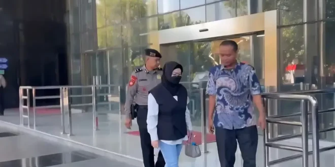 Bupati Sukoharjo Etik Suryani Terseret Kasus OTT KPK, Menolak Berkomentar di Gedung KPK