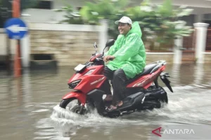 Cuaca Jakarta: Sebagian Jakarta diperkirakan hujan pada Jumat malam, Warga Diimbau Waspada