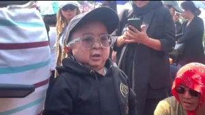 Daus Mini: Sahabat Temon yang Tak Kuasa Membendung Tangis Kenangan