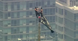 Demi Cinta Bertaruh Nyawa Pasangan Ini Lamaran di Puncak Gedung Empire State 443 Meter