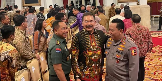 Di Hari Koperasi Prabowo Salami Jaksa Agung-Kapolri, Menjadi Sorotan Publik