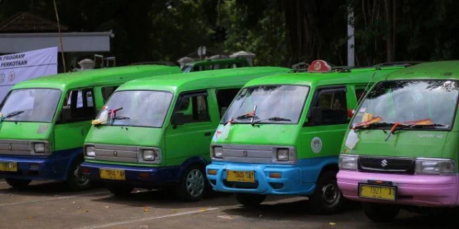 Dicekik aturan baru, pengusaha angkot di Bogor banting setir usaha bengkel sampai jaga warung
