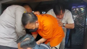 Dilimpahkan ke Kejagung Tersangka Don Ritto Tiba Beserta Barbuk Koper Berisi Emas dan Brankas: Kasus Korupsi yang Menghebohkan