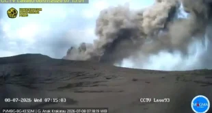 Enam Kali Letusan Beruntun Anak Krakatau, Kolom Abu Hitam Pekat Mengarah ke Barat Laut dan Utara