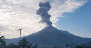 Gunung Lewotobi Laki-laki Erupsi Pagi Ini Semburkan Abu Vulkanik 1 600 Meter, Mengancam Kawasan Sekitar