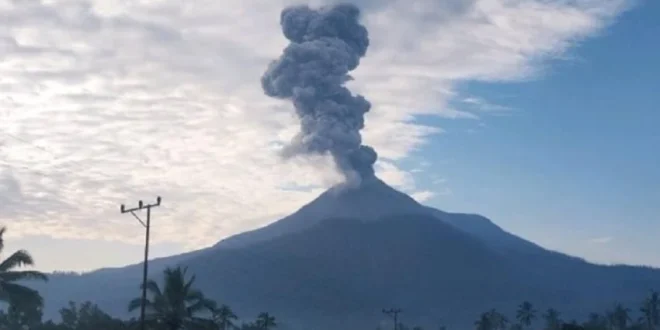 Gunung Lewotobi Laki-laki Erupsi Pagi Ini Semburkan Abu Vulkanik 1 600 Meter, Mengancam Kawasan Sekitar