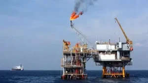 Harga Minyak Mentah Melonjak 3 Persen di Tengah Isu Jeda Serangan AS-Iran: Keterkaitan dengan Selat Hormuz