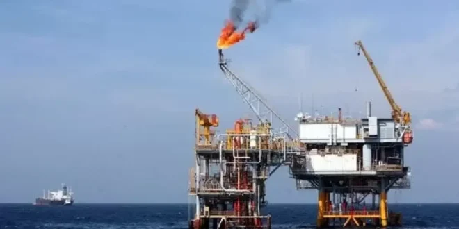 Harga Minyak Mentah Melonjak 3 Persen di Tengah Isu Jeda Serangan AS-Iran: Keterkaitan dengan Selat Hormuz