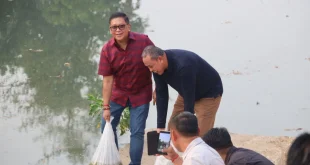 Hasto Tebar 10 Ribu Ikan di Ultah ke-60, Tiru Ajaran Megawati Rawat Pertiwi