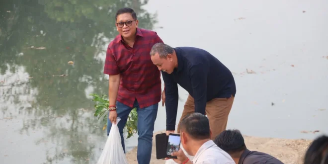 Hasto Tebar 10 Ribu Ikan di Ultah ke-60, Tiru Ajaran Megawati Rawat Pertiwi