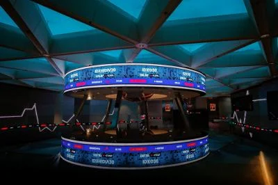 IHSG Sesi I Melemah, Saham Massal Menderita Hingga 5.864 Poin