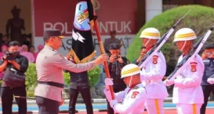 Irjen Agus Wijayanto Resmi Pimpin Polda Kaltara Terima Pataka Ngelimut Mengka Peguna: Membangun Keamanan di Kalimantan Utara