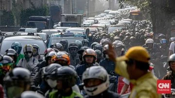 Jalanan Macet Parah Imbas Pembongkaran JPO Tendean Jakarta Selatan