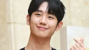 Jung Hae In Berubah dari Petinju ke Sosok Misterius dalam Netflix Still Such a Sweet Love
