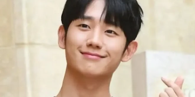 Jung Hae In Berubah dari Petinju ke Sosok Misterius dalam Netflix Still Such a Sweet Love