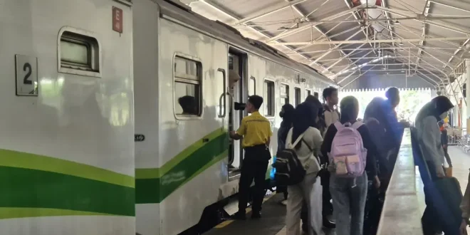 KAI Commuter Area VIII Surabaya: Tantangan dan Kesuksesan dalam Melayani 8,5 Juta Penumpang Semester I 2026