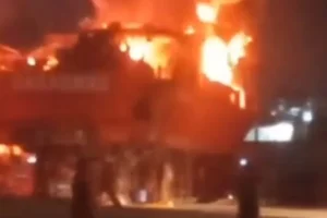 Kapal KN SAR Ramawijaya 240 Mengalami Kebakaran di Muara Baru Jakut