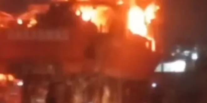 Kapal KN SAR Ramawijaya 240 Mengalami Kebakaran di Muara Baru Jakut