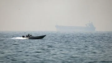 Kapal Tanker Tetap Melintasi Hormuz meski Konflik AS-Iran Memanas, Tensi Global Meningkat