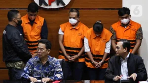Kata KPK Soal Klaim Amplop Raja Juli dari Bupati Kuansing: Tinjauan Kasus Korupsi